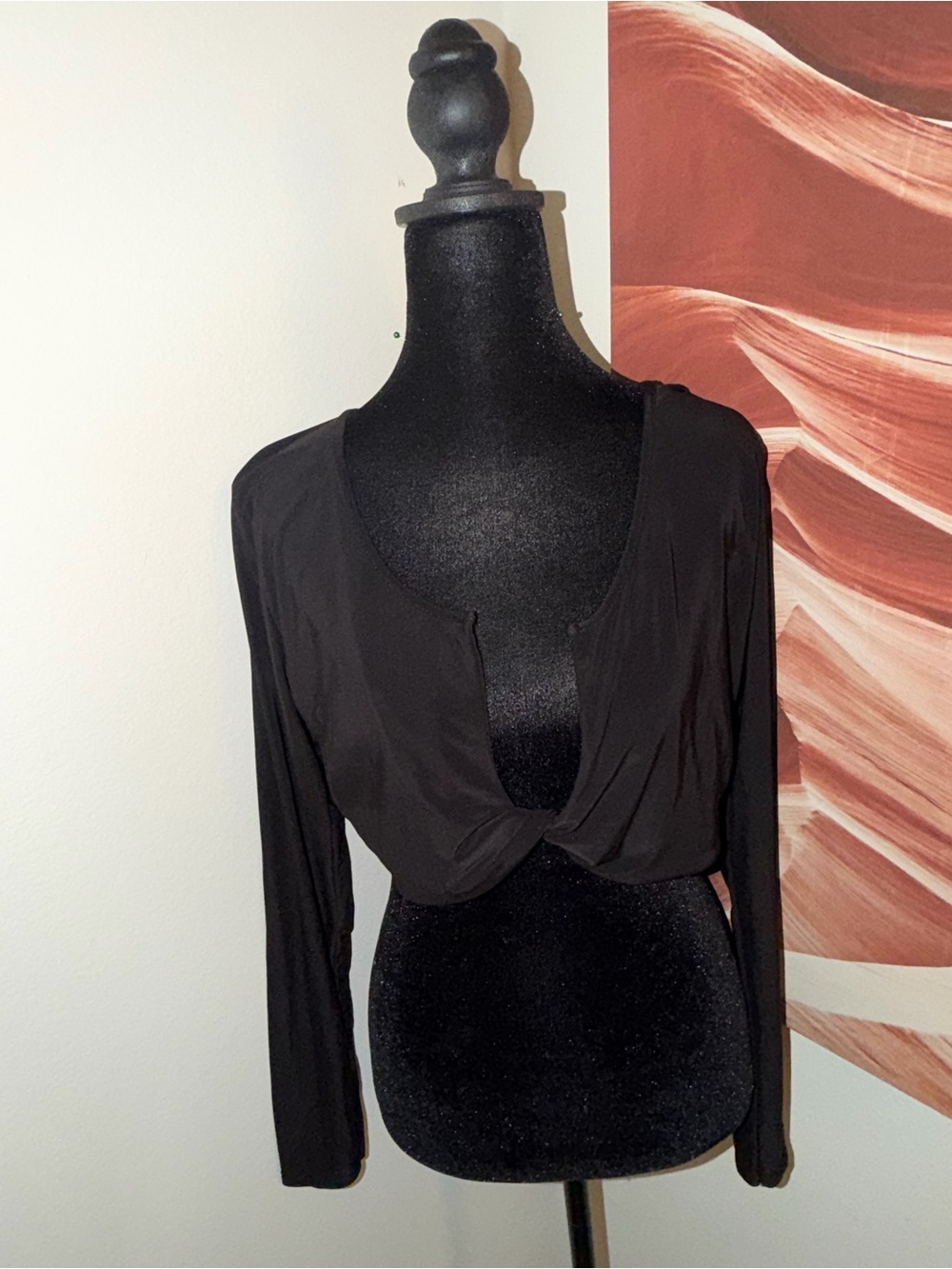PrettyLittleThing Black Twist-Front Long Sleeve Crop Top